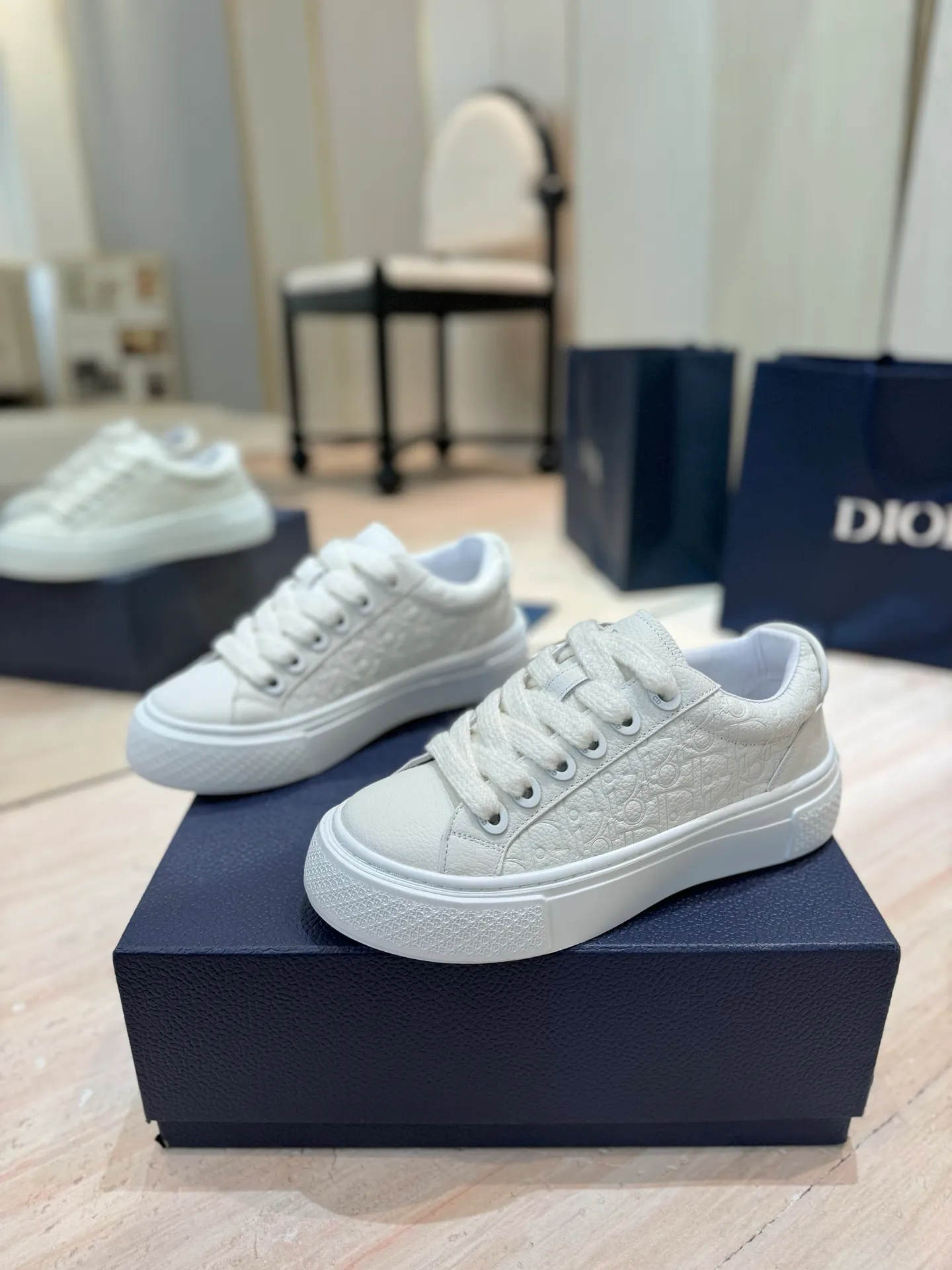 👟👟Ex-factory price 600👟👟 (Top version) Dior 2025 autumn and winter haute couture series new men's shoes CD jelly-colored flat casual shoes Dior and STONE ISLAND B33 round toe lace-up canvas skate shoes Stars' same style Oblique letter logo embroidered retro color-blocking sneakers The top high-end version on the market ✅ Upper: imported custom calfskin/suede leather ✅Inner: water-dyed cowhide lining ✅Outsole: original open-molded Tpu outsole ✅Packaging: full set of original box ✅Size: 35-45 (46 pieces customized, non-refundable)